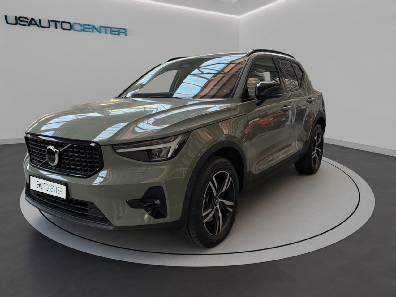 VOLVO XC40 2023